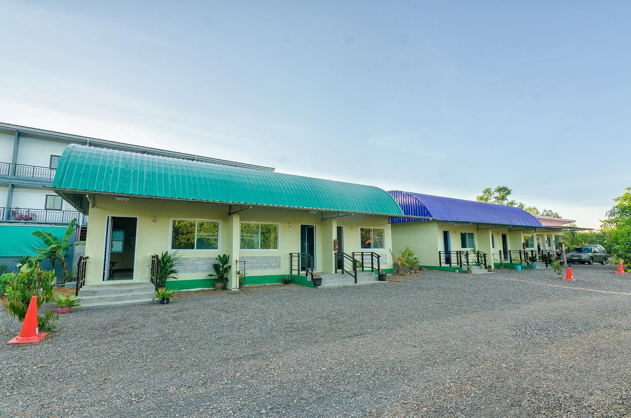 Ariya Garden Home Чумфон Екстериор снимка